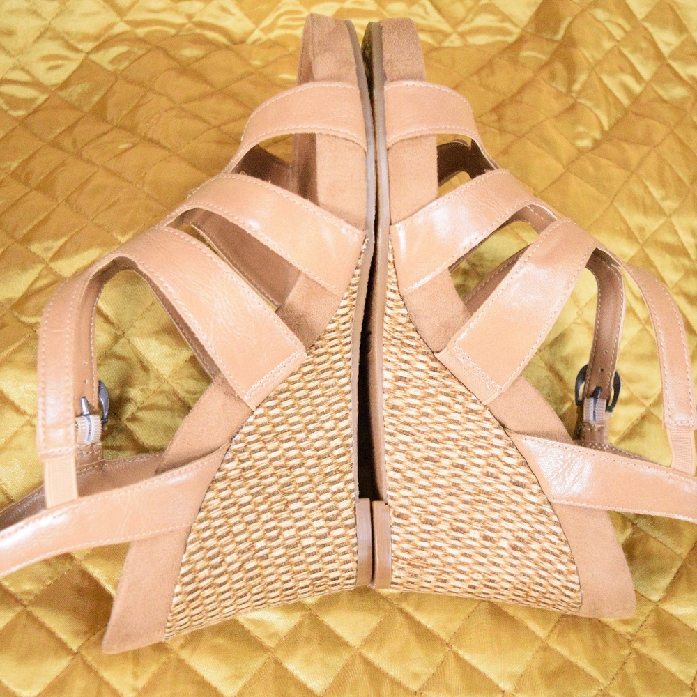 SOLD Aerosoles Women's 8M Nude Plush Wedge Sandals - Picture 6 of 8